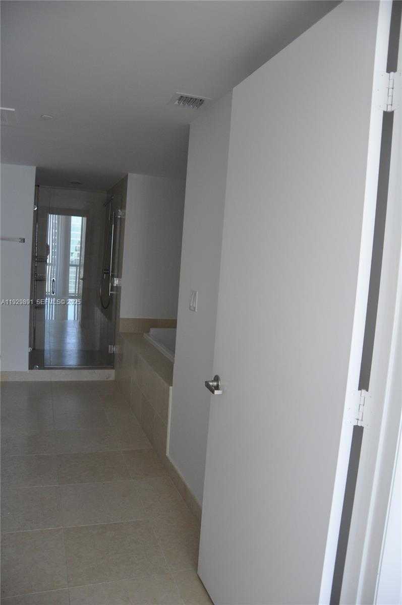 Small Image of 475 BRICKELL AVE #4215, Miami Number 8