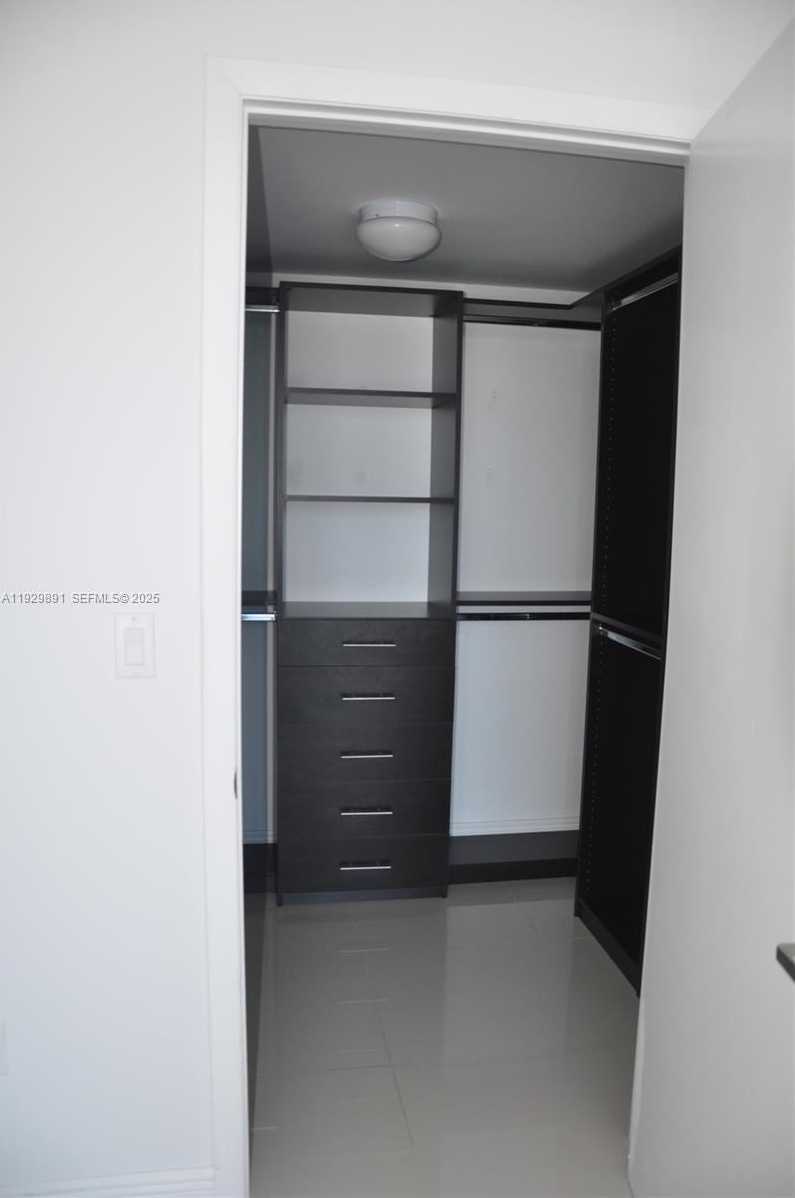 Small Image of 475 BRICKELL AVE #4215, Miami Number 9