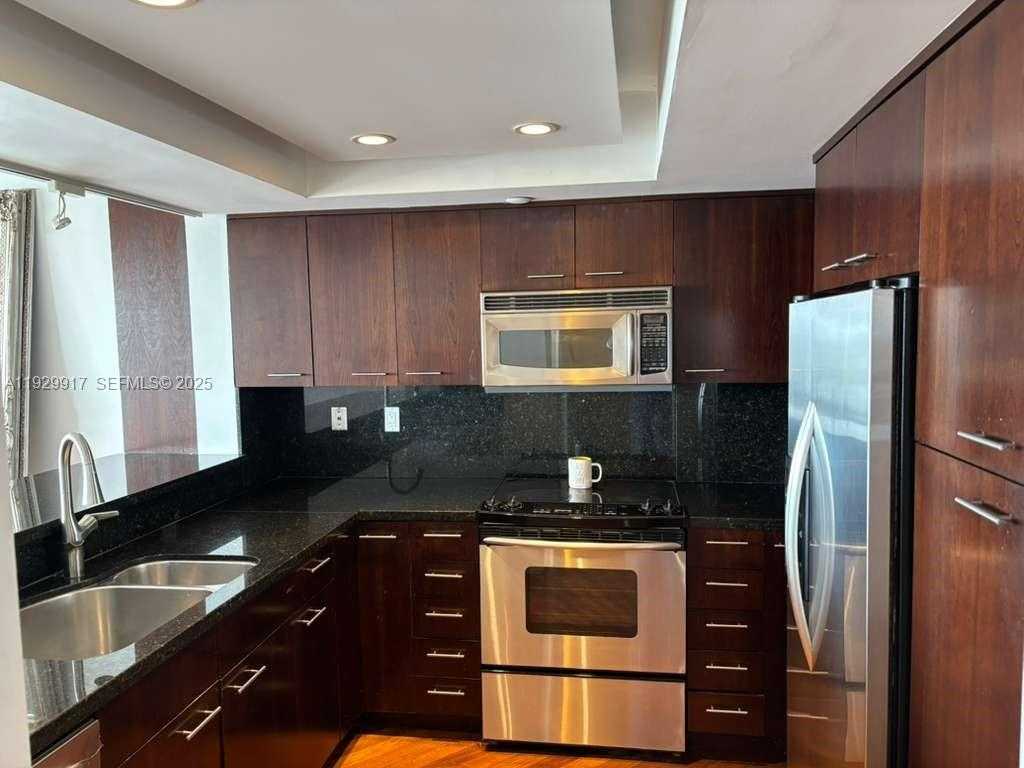 Small Image of 400 SOUTH POINTE DR #2105, Miami Beach Number 13