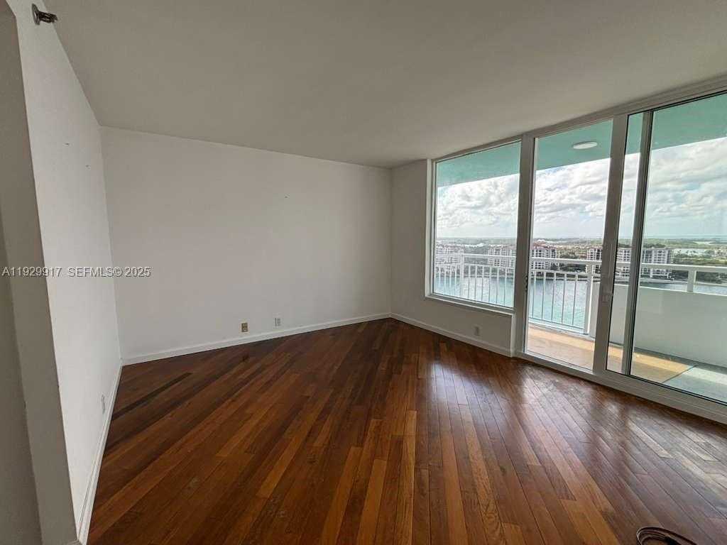 Small Image of 400 SOUTH POINTE DR #2105, Miami Beach Number 16