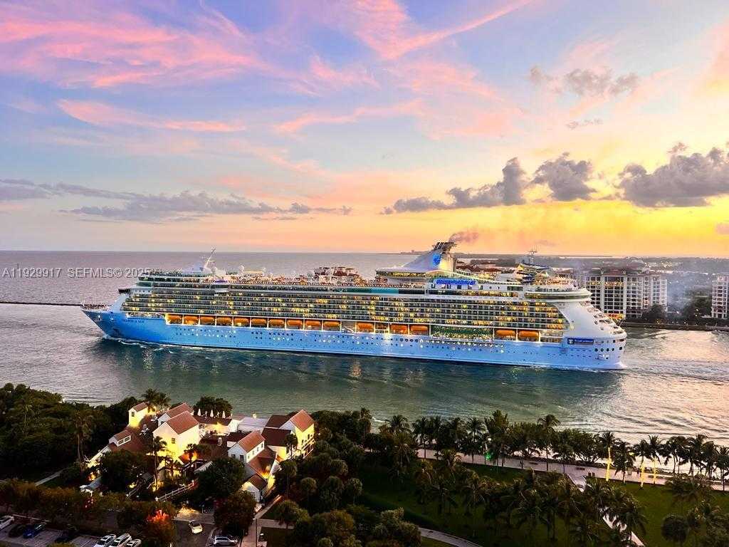 Small Image of 400 SOUTH POINTE DR #2105, Miami Beach Number 2