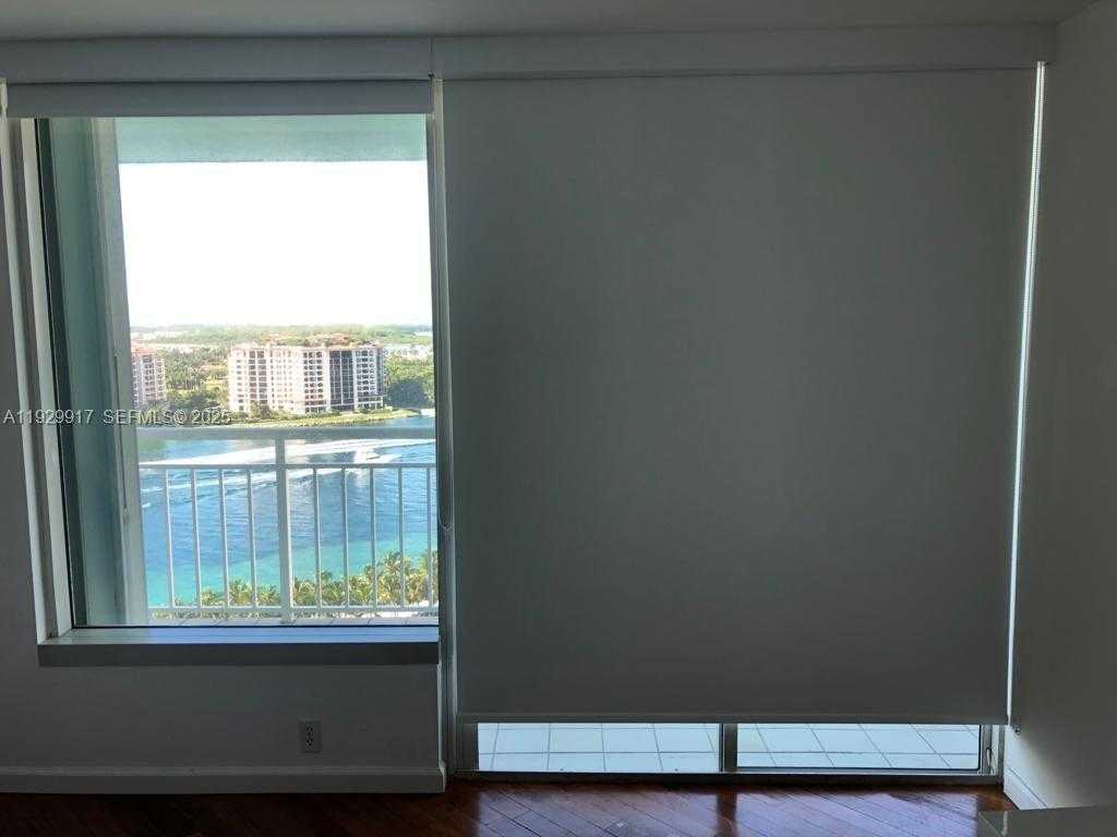 Small Image of 400 SOUTH POINTE DR #2105, Miami Beach Number 20