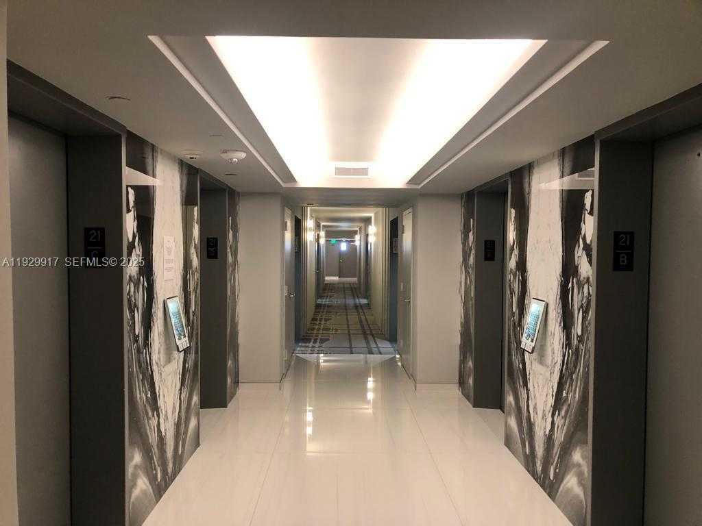 Small Image of 400 SOUTH POINTE DR #2105, Miami Beach Number 21
