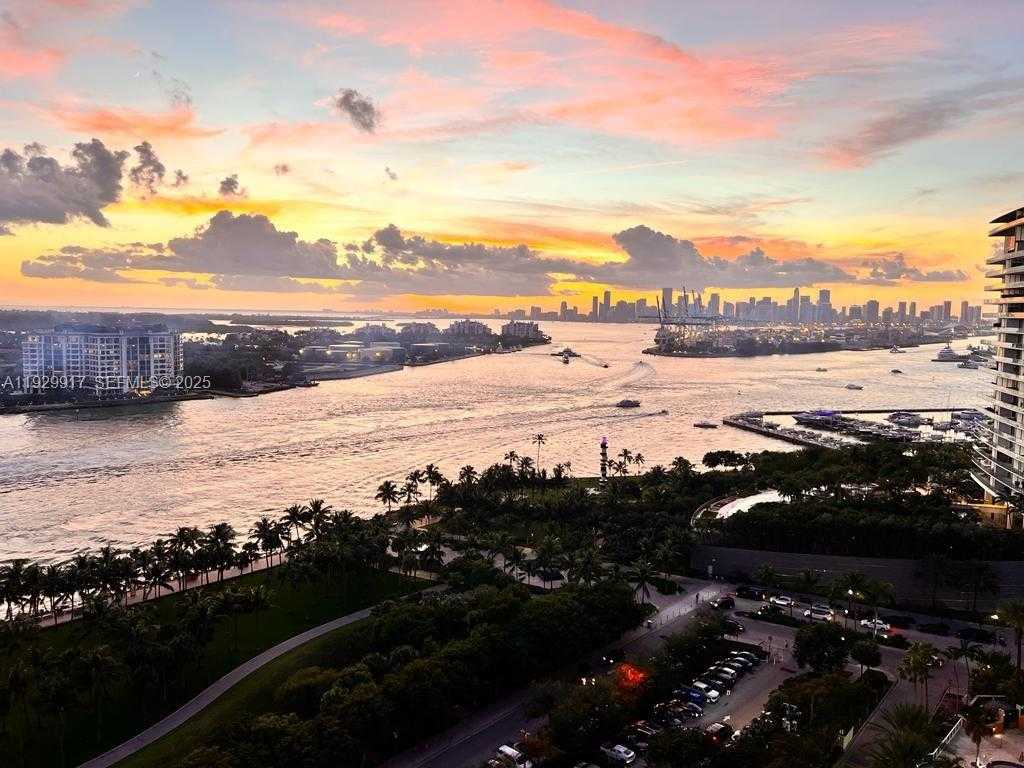 Small Image of 400 SOUTH POINTE DR #2105, Miami Beach Number 6