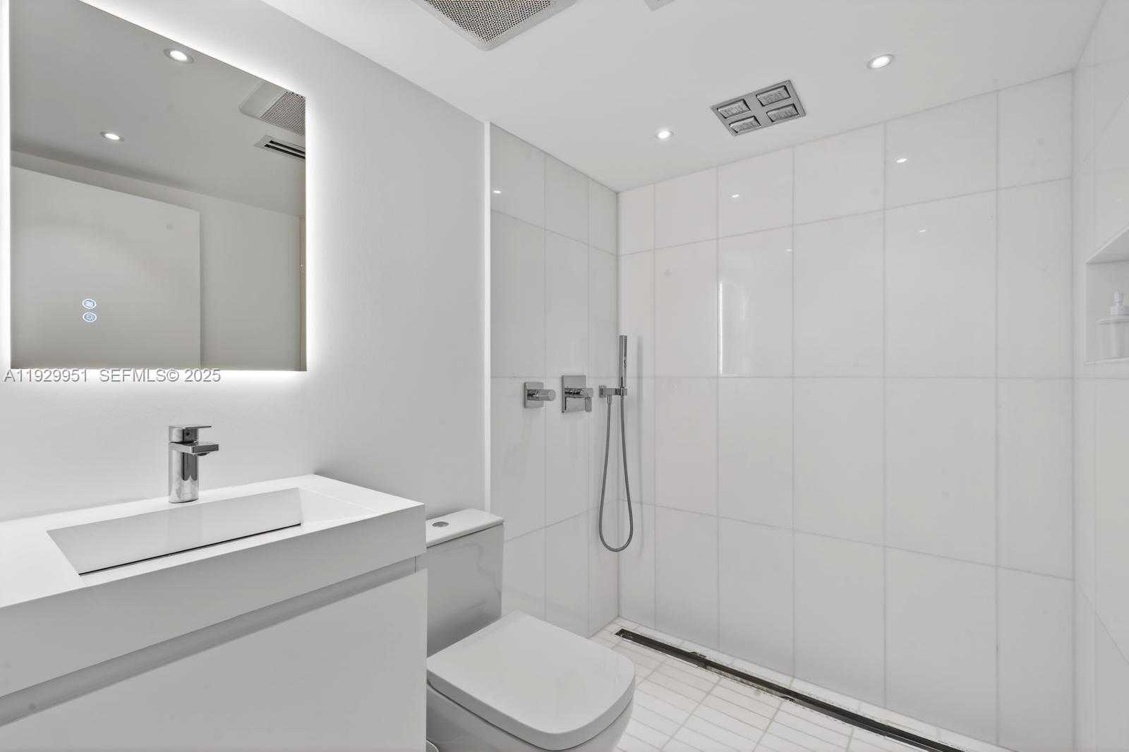 Small Image of 1800 COLLINS AVE #5E, Miami Beach Number 10