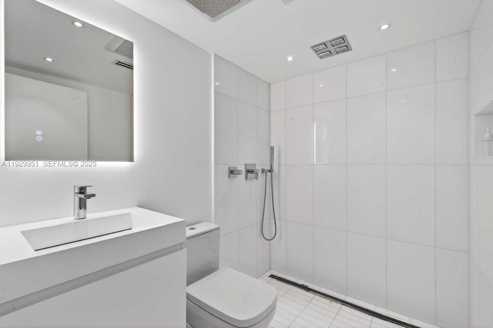 Small Image of 1800 COLLINS AVE #5E, Miami Beach Number 13