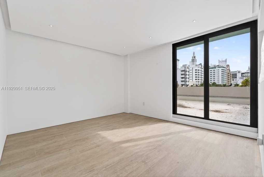 Small Image of 1800 COLLINS AVE #5E, Miami Beach Number 8