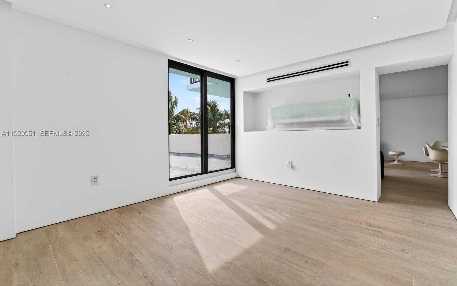 Small Image of 1800 COLLINS AVE #5E, Miami Beach Number 9