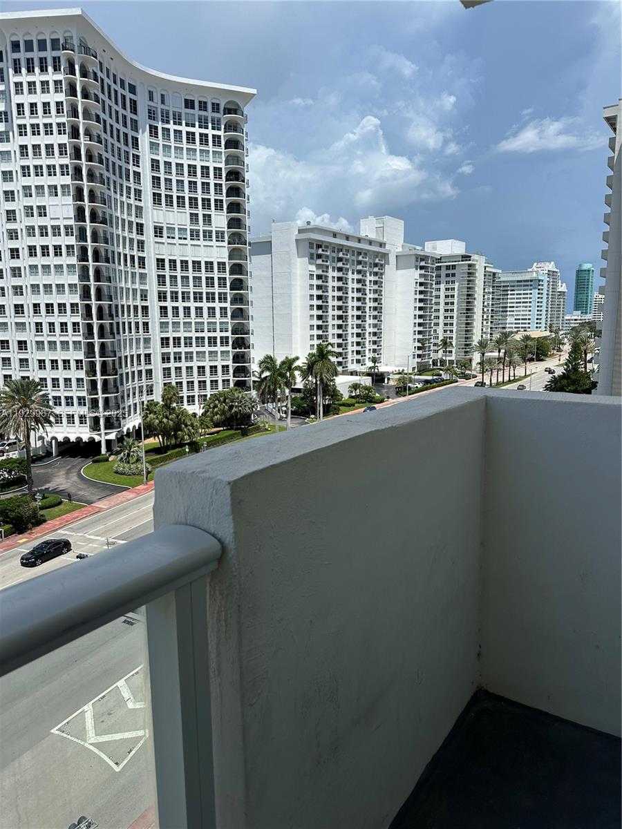 Small Image of 5601 COLLINS AVE #622, Miami Beach Number 15