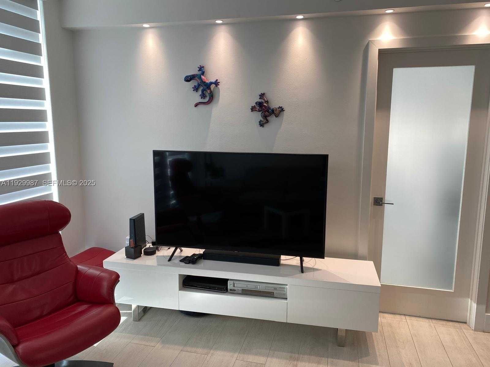 Small Image of 5601 COLLINS AVE #622, Miami Beach Number 6