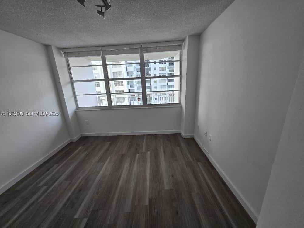 Small Image of 18061 BISCAYNE BLVD #1201, Aventura Number 11