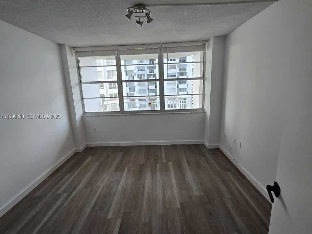 Small Image of 18061 BISCAYNE BLVD #1201, Aventura Number 13