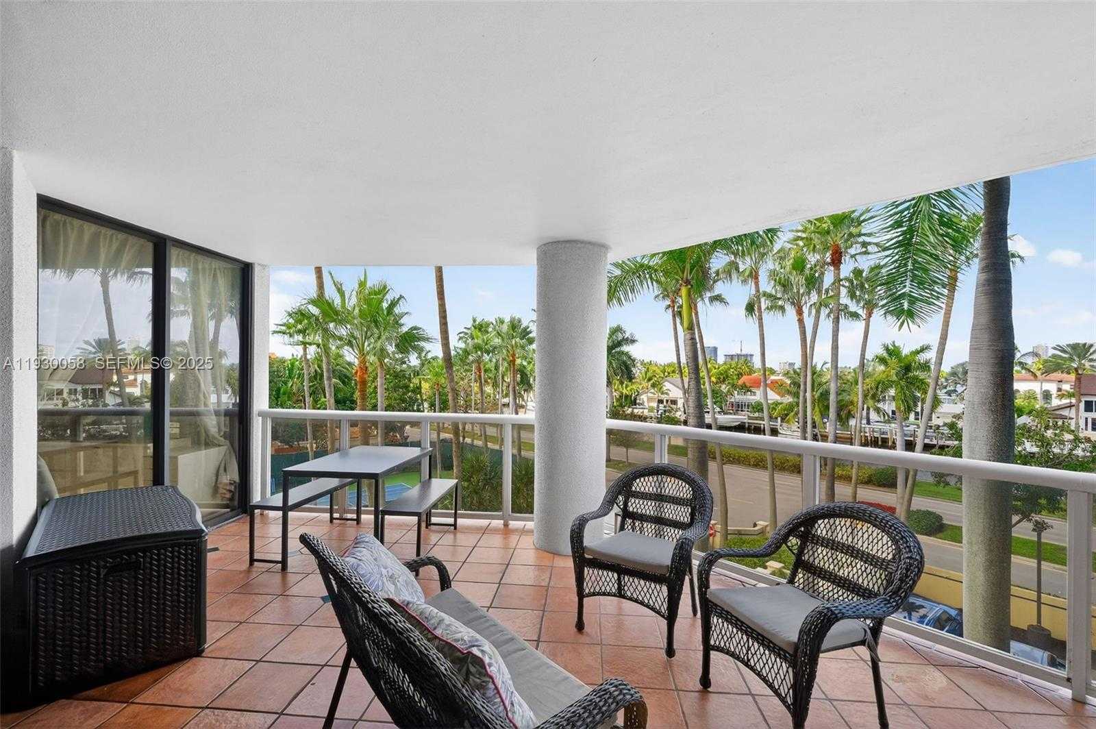 Small Image of 3598 YACHT CLUB DR #302, Aventura Number 31