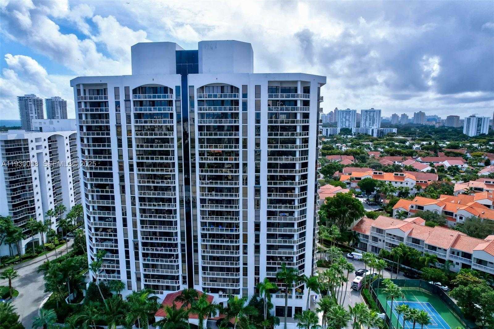 Small Image of 3598 YACHT CLUB DR #302, Aventura Number 44