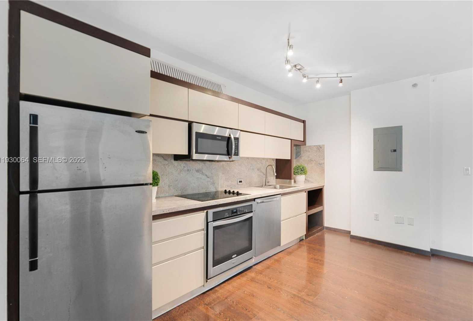 Small Image of 435 21ST ST #212, Miami Beach Number 8