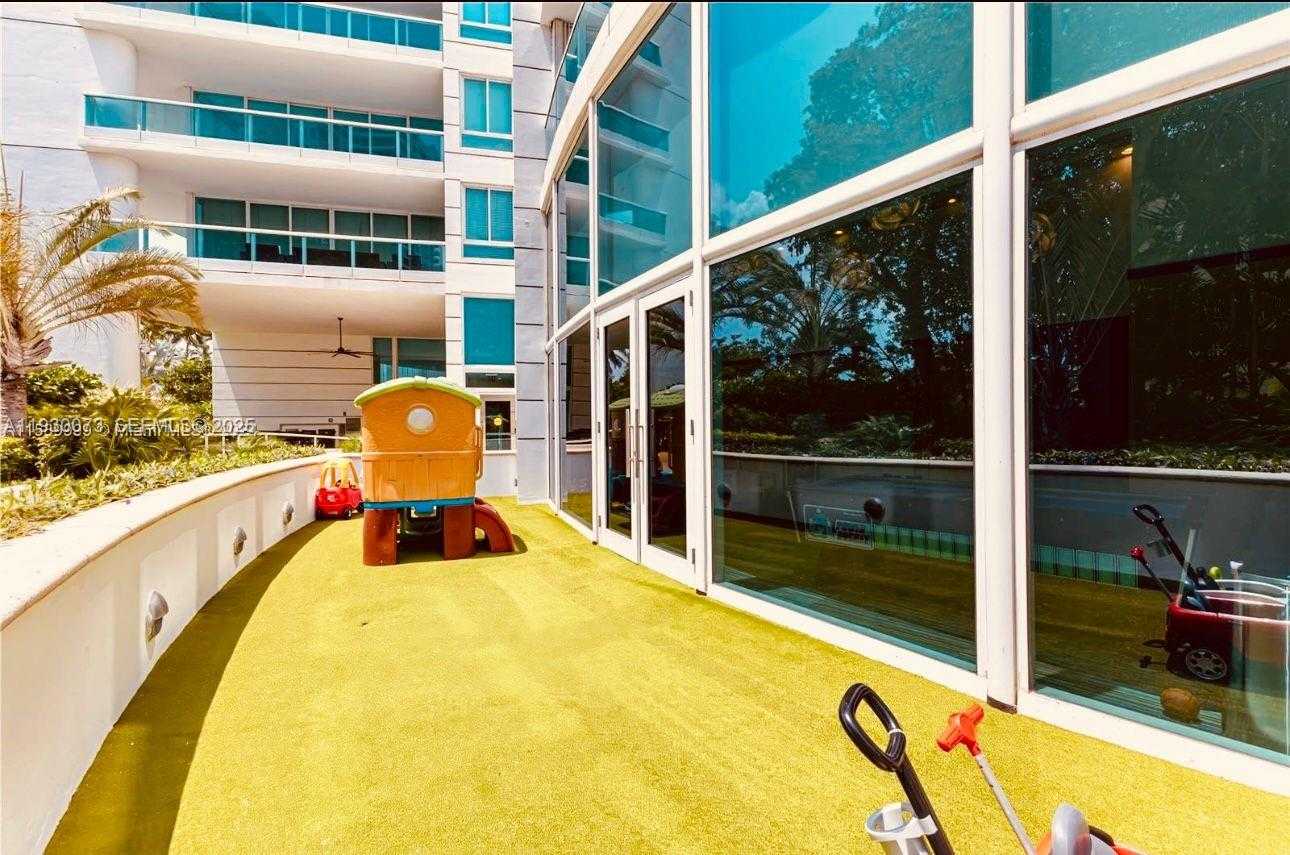 Imagen de Pequeño Objeto