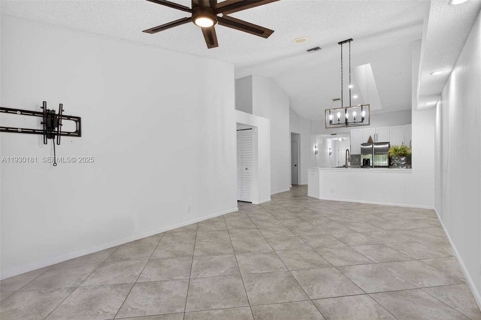 Small Image of 7440 PINEWALK DR S, Margate Number 11