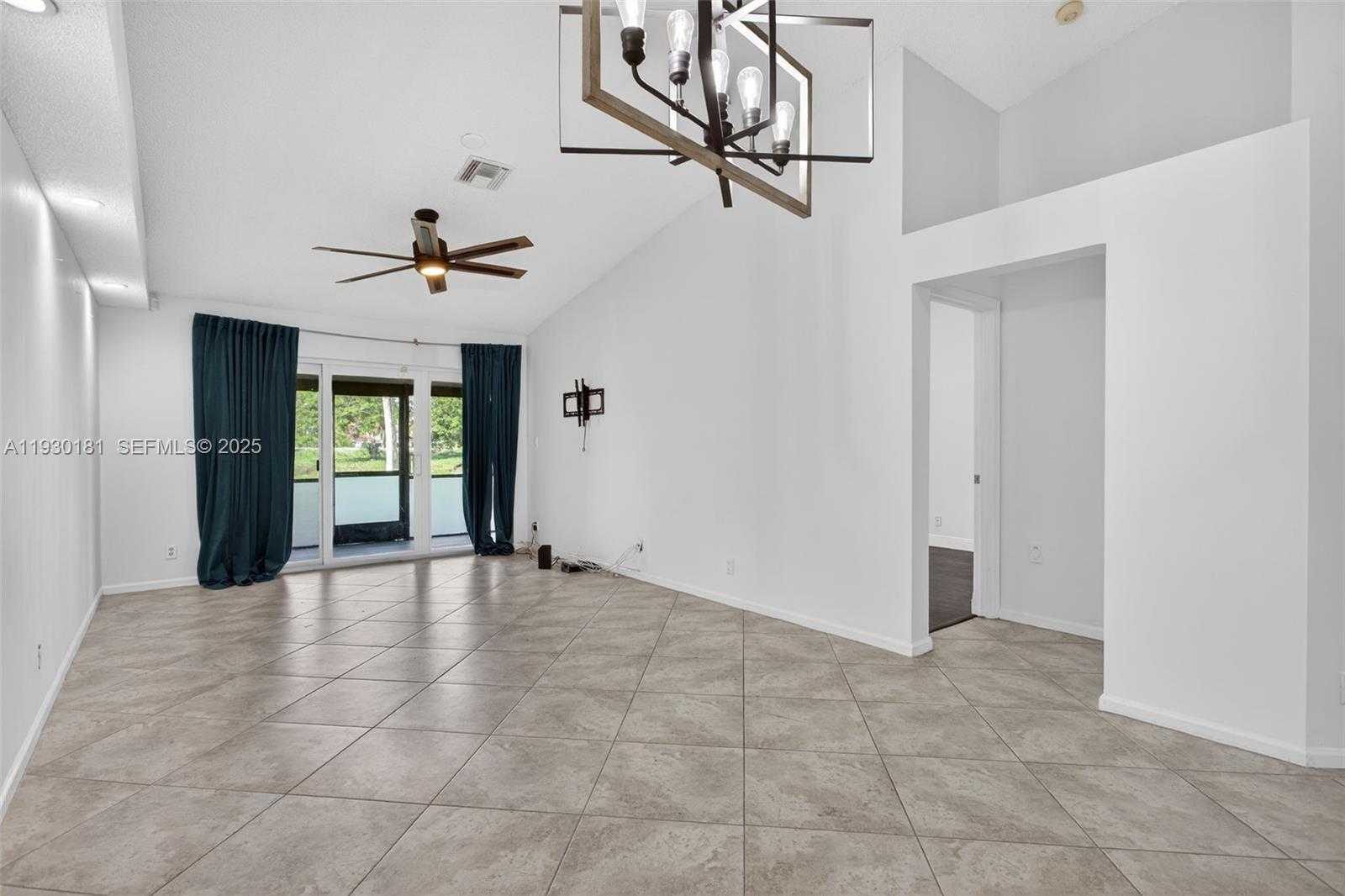 Small Image of 7440 PINEWALK DR S, Margate Number 13