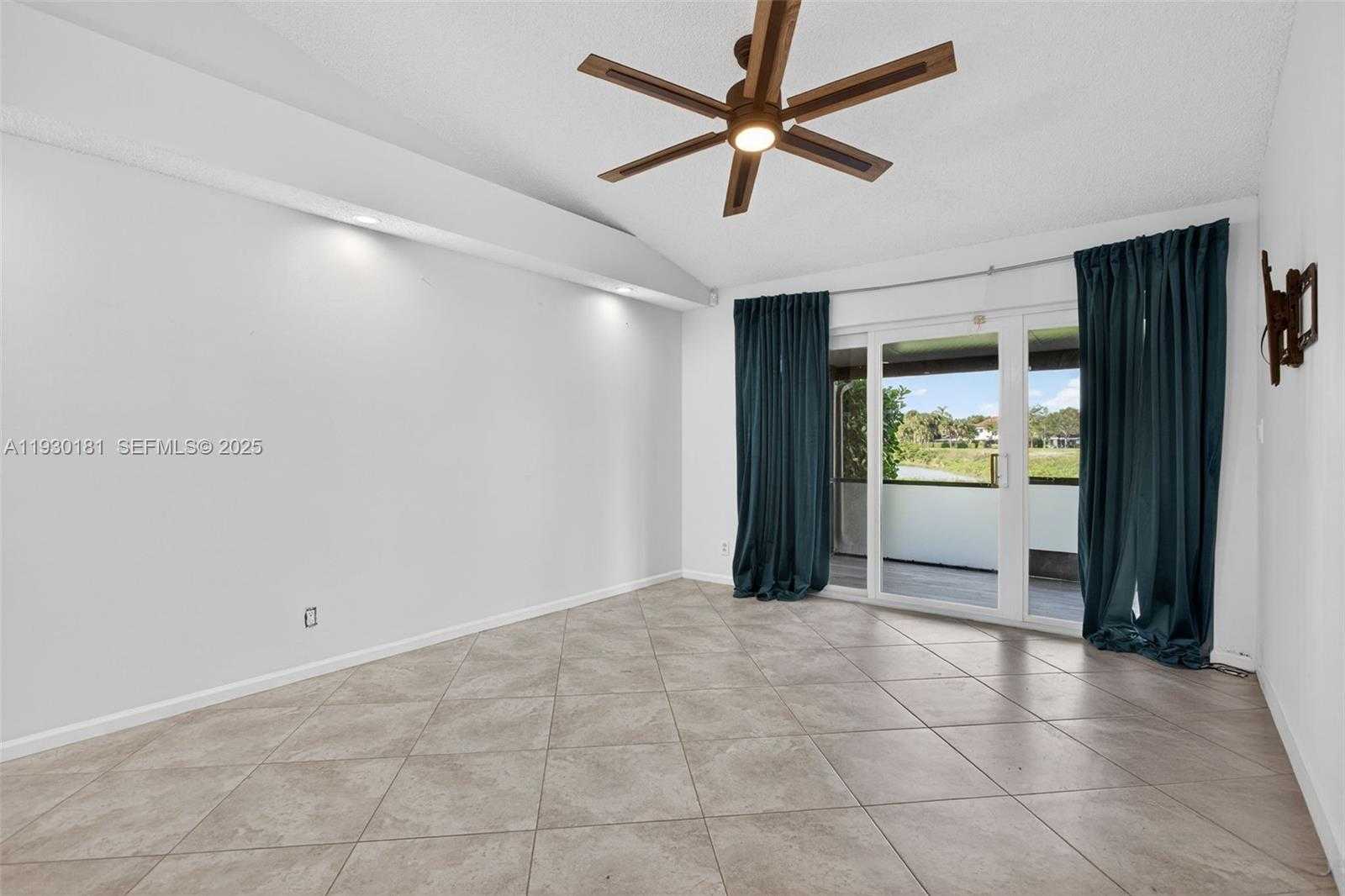 Small Image of 7440 PINEWALK DR S, Margate Number 17