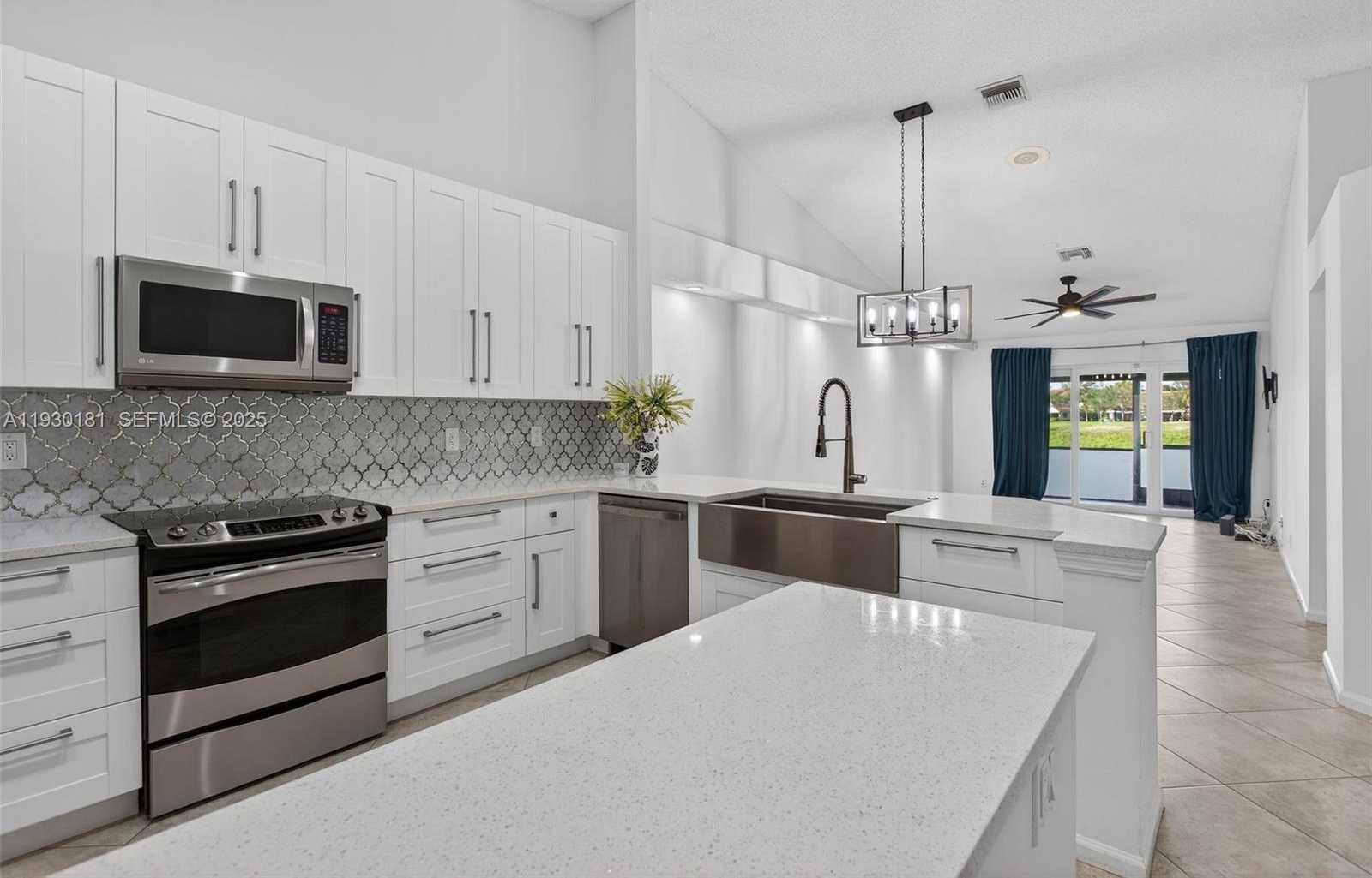 Small Image of 7440 PINEWALK DR S, Margate Number 4