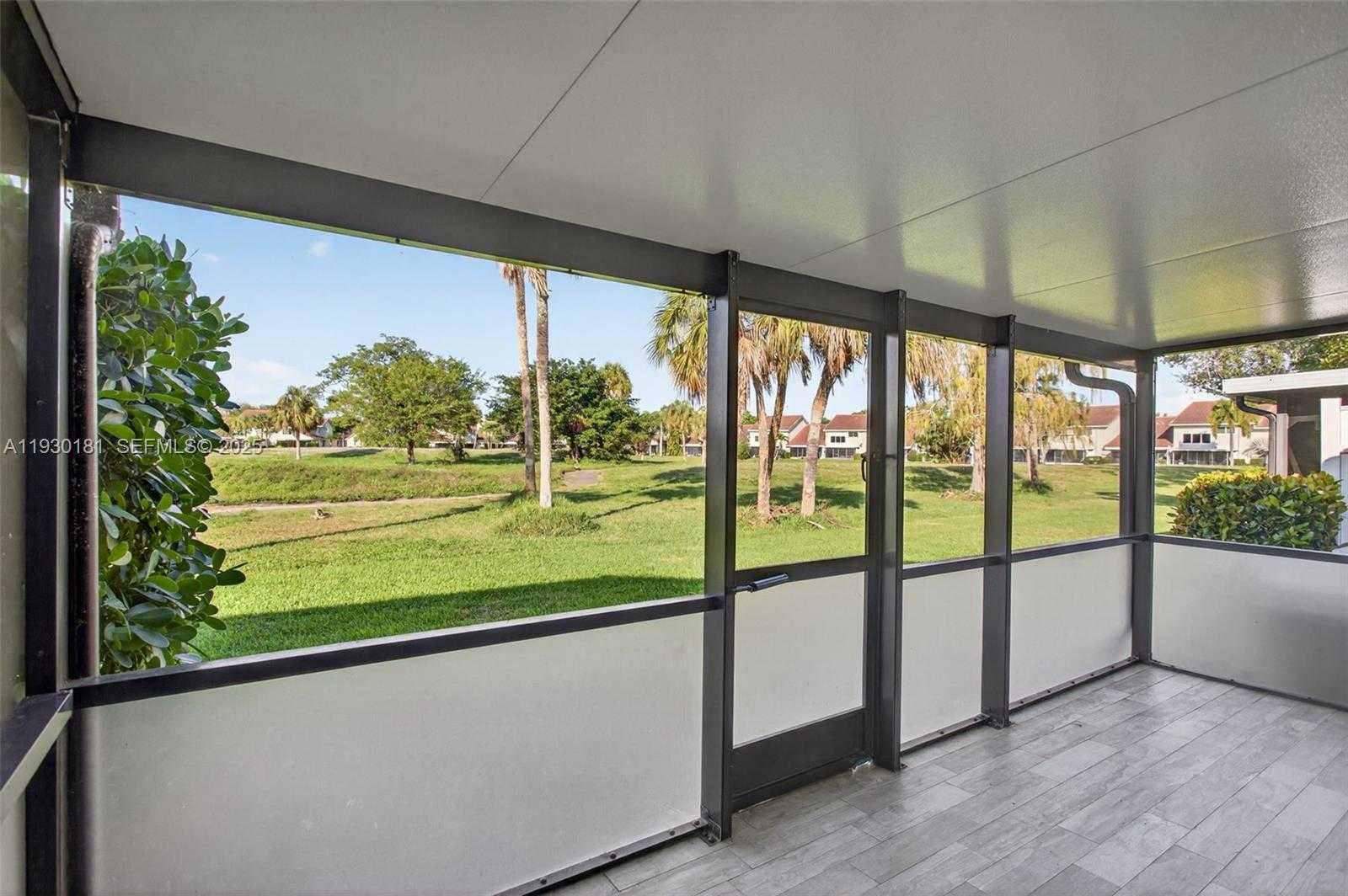 Small Image of 7440 PINEWALK DR S, Margate Number 41