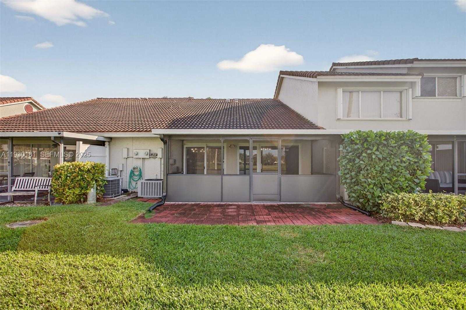 Small Image of 7440 PINEWALK DR S, Margate Number 43