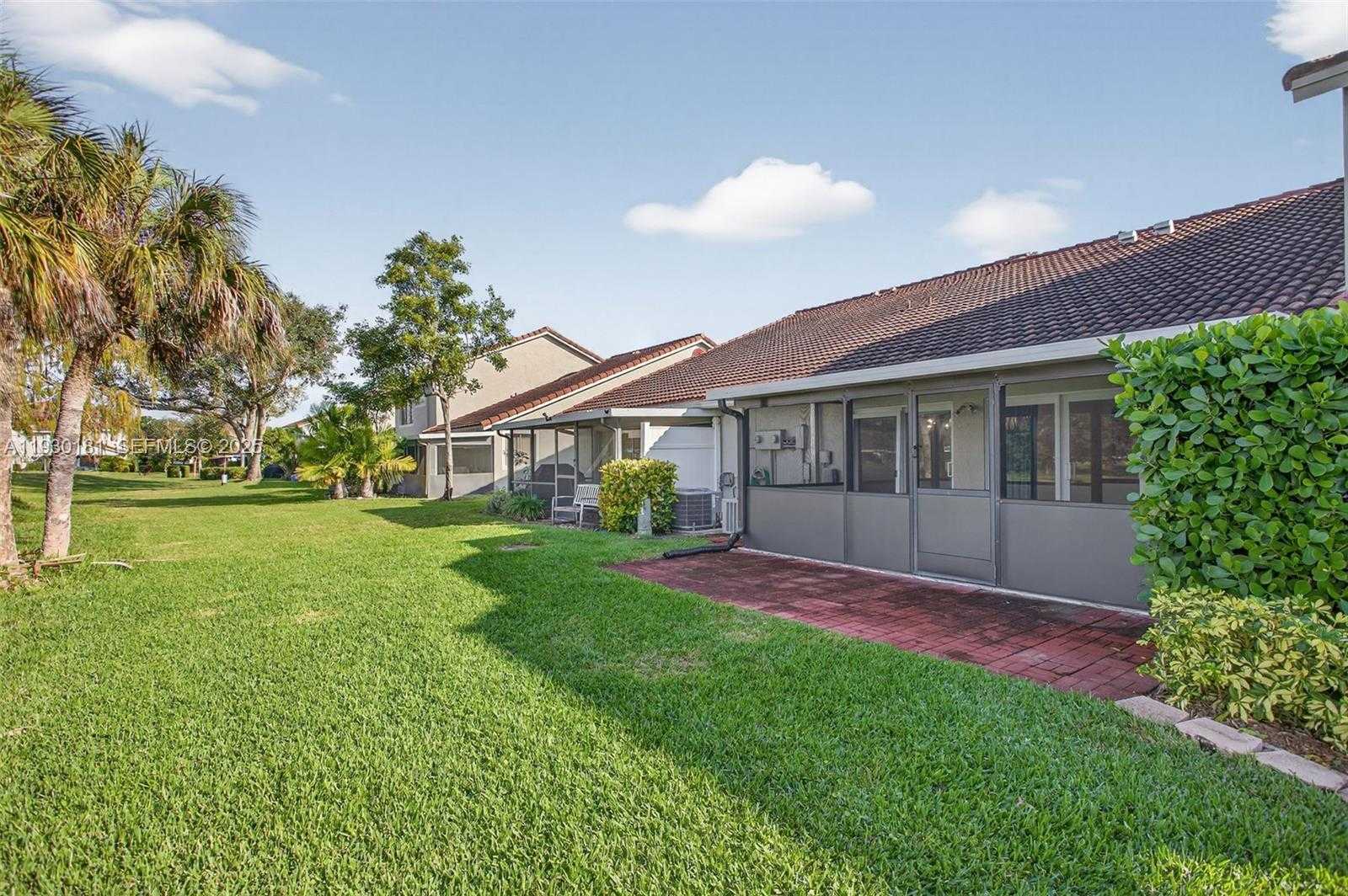 Small Image of 7440 PINEWALK DR S, Margate Number 44