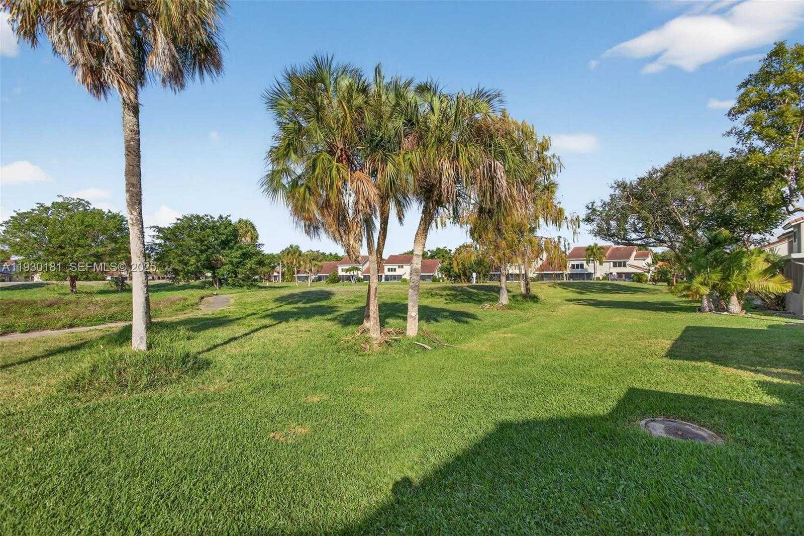 Small Image of 7440 PINEWALK DR S, Margate Number 45