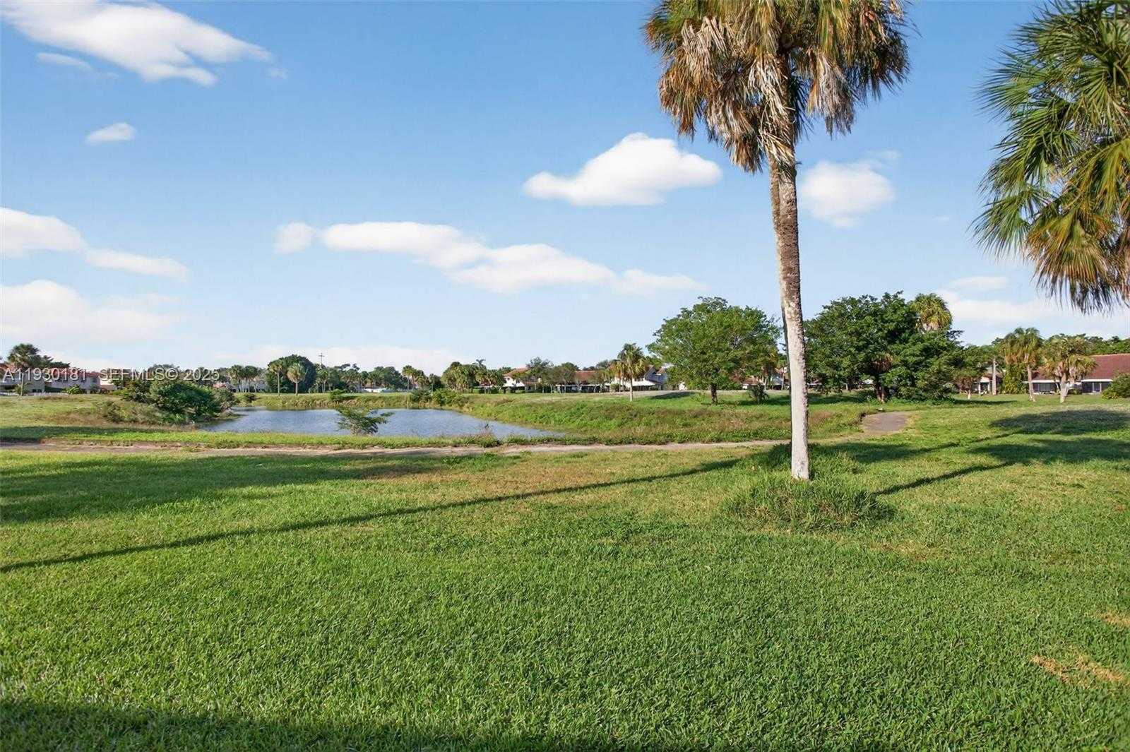 Small Image of 7440 PINEWALK DR S, Margate Number 47