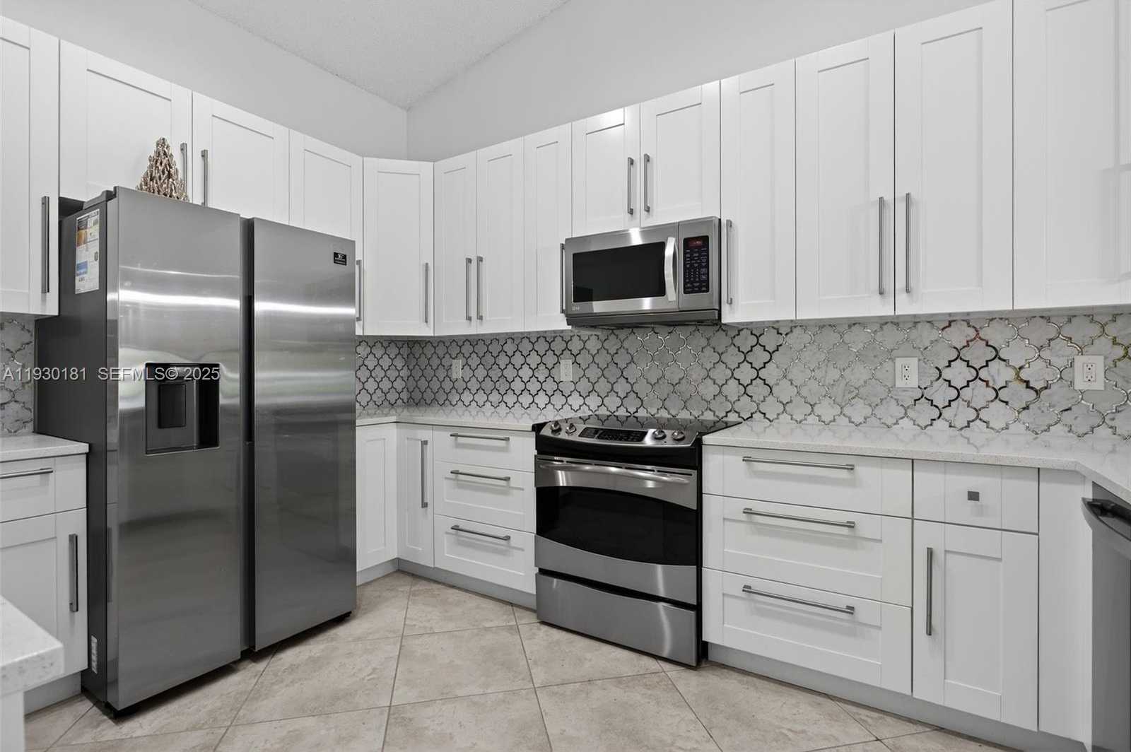 Small Image of 7440 PINEWALK DR S, Margate Number 5