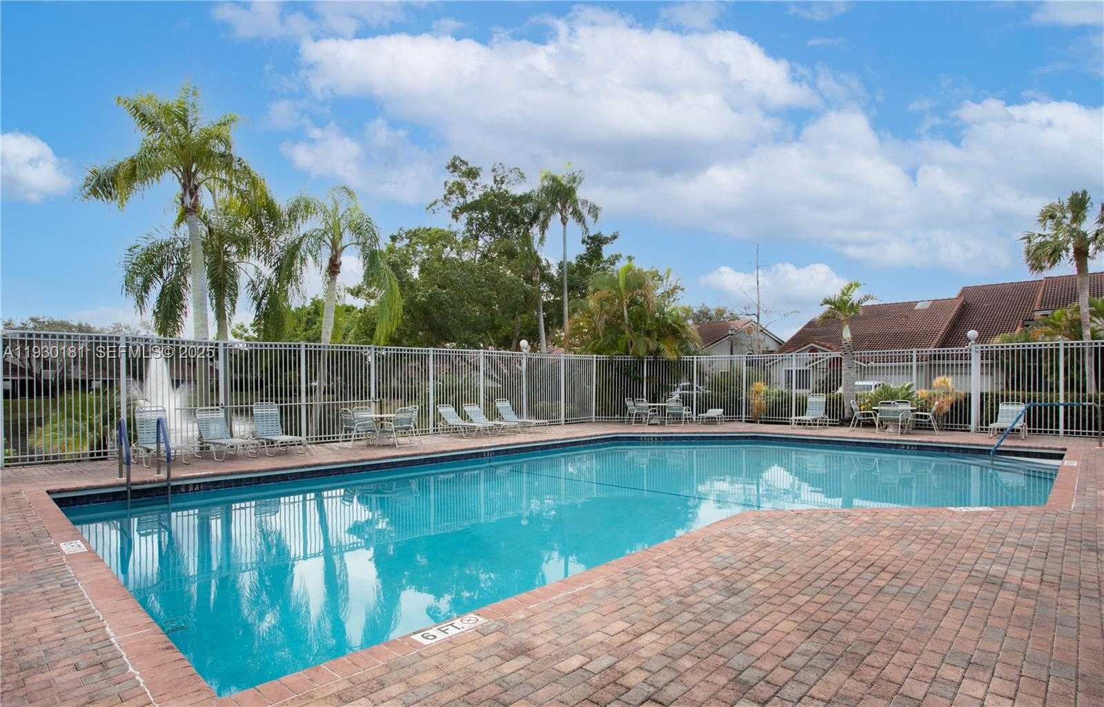 Small Image of 7440 PINEWALK DR S, Margate Number 50