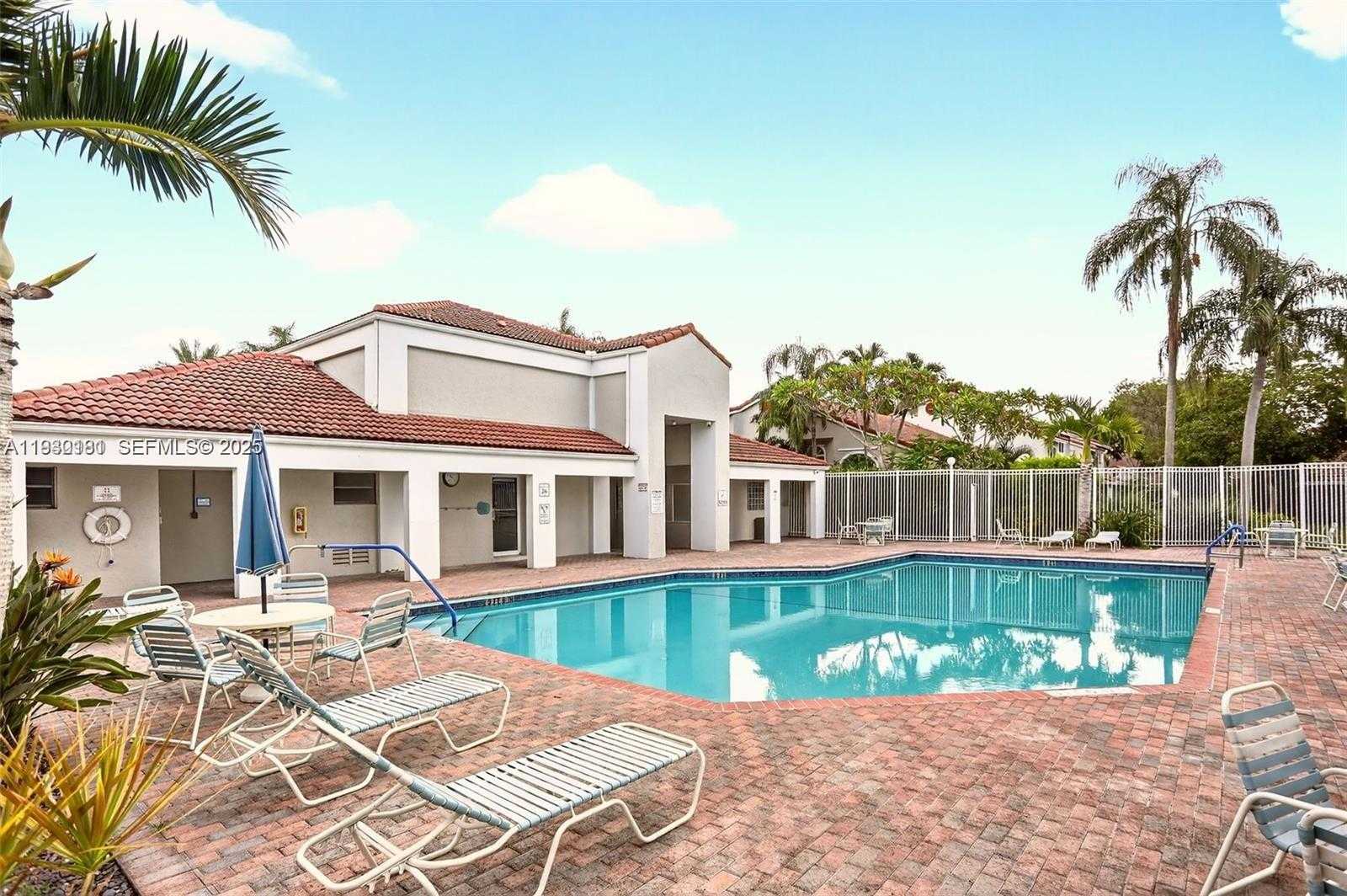 Small Image of 7440 PINEWALK DR S, Margate Number 51