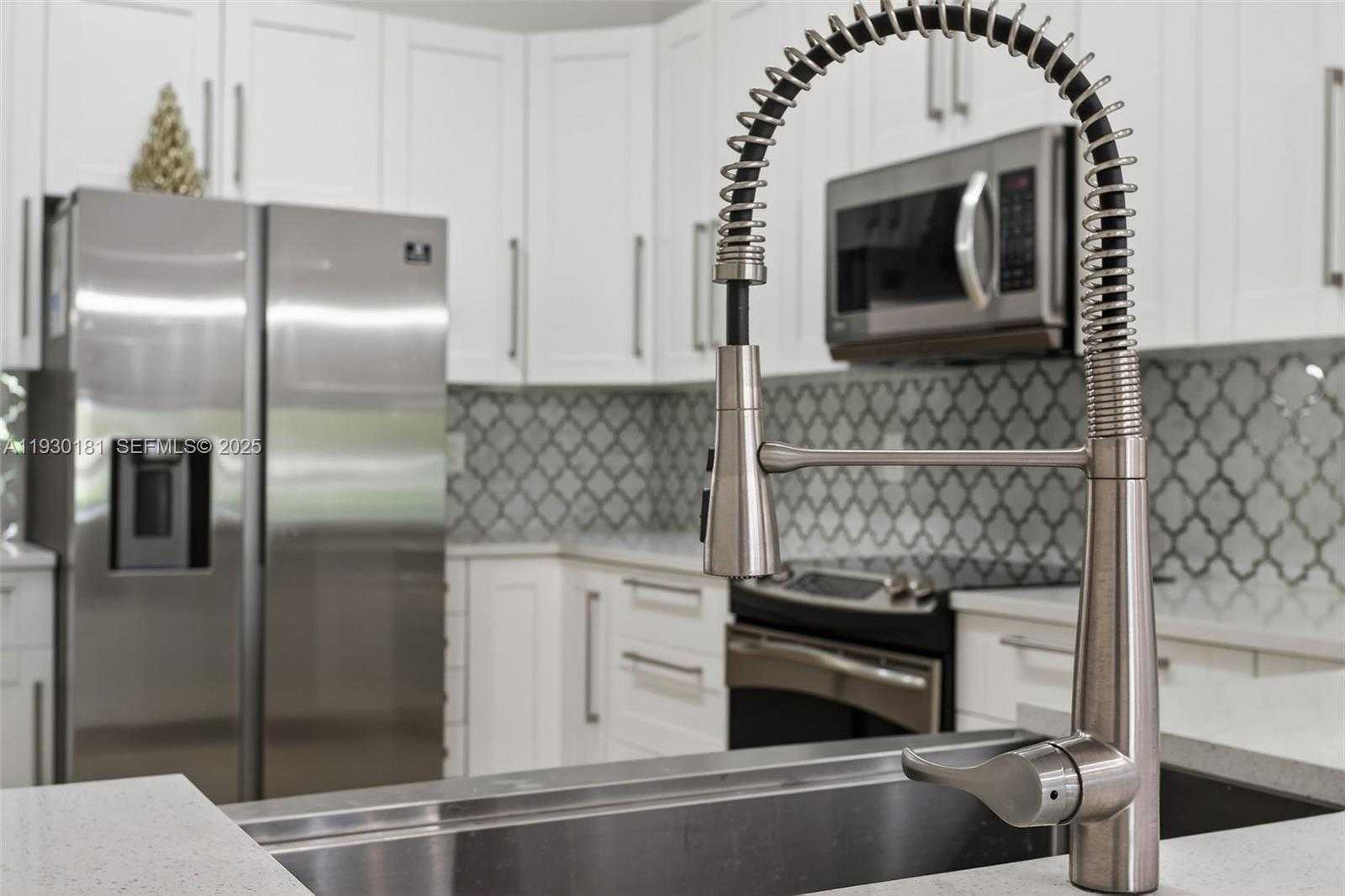 Small Image of 7440 PINEWALK DR S, Margate Number 9