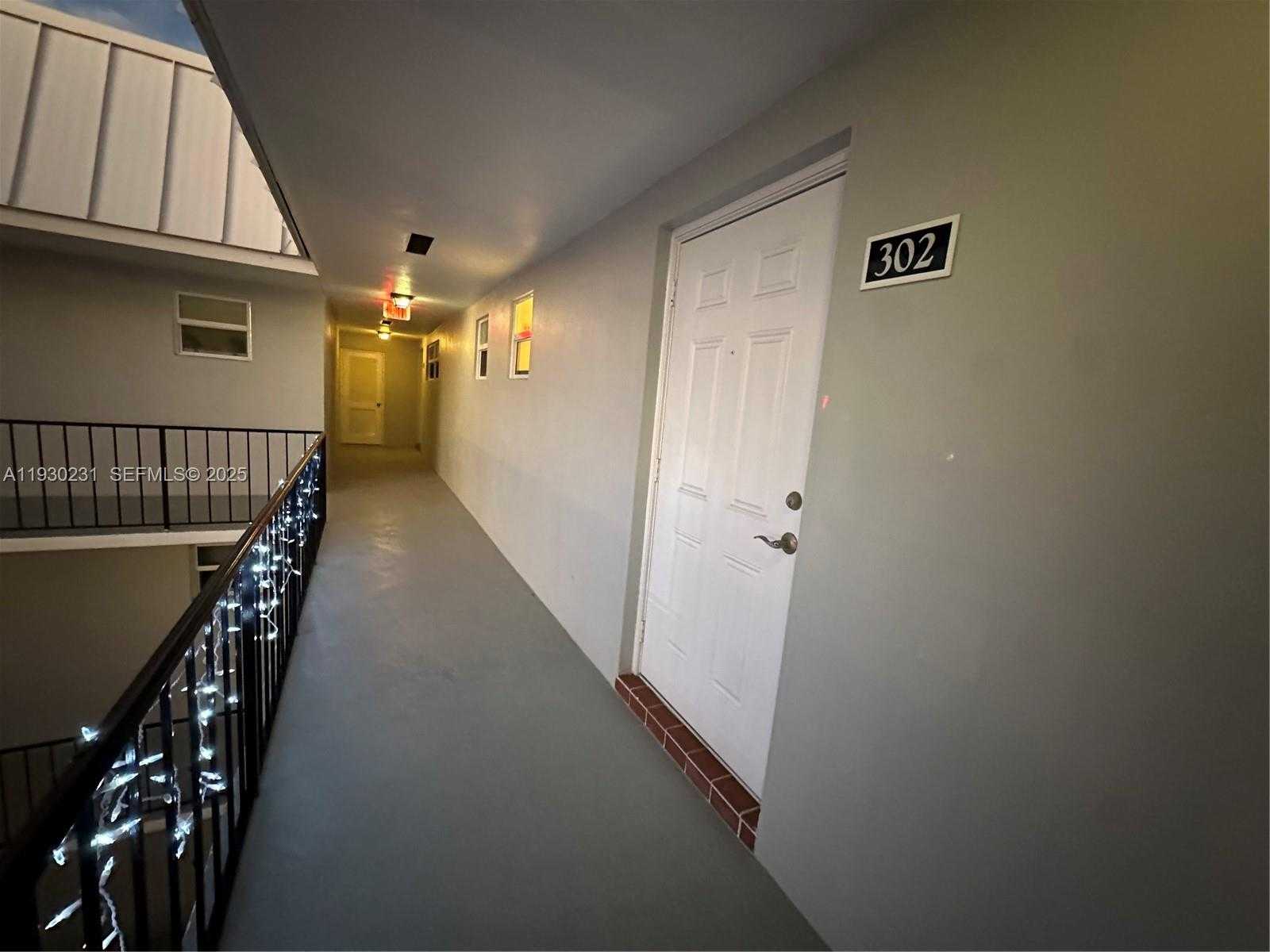 Small Image of 7 COLONIAL CLUB DR #302, Boynton Beach Number 25