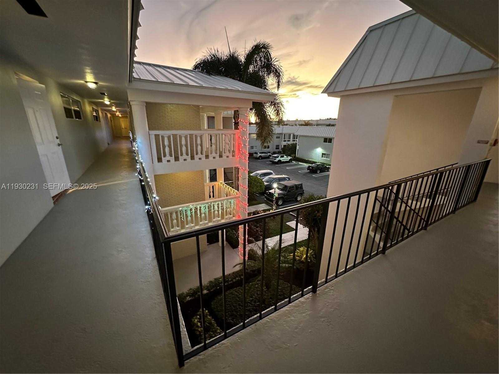 Small Image of 7 COLONIAL CLUB DR #302, Boynton Beach Number 27