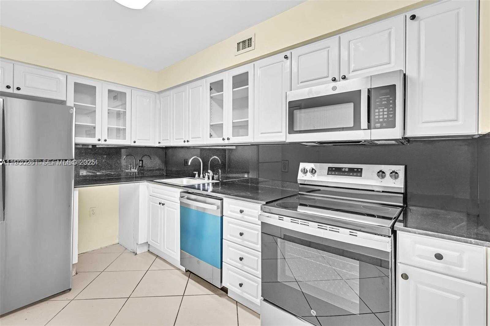 Small Image of 6770 INDIAN CREEK DR #10B, Miami Beach Number 5