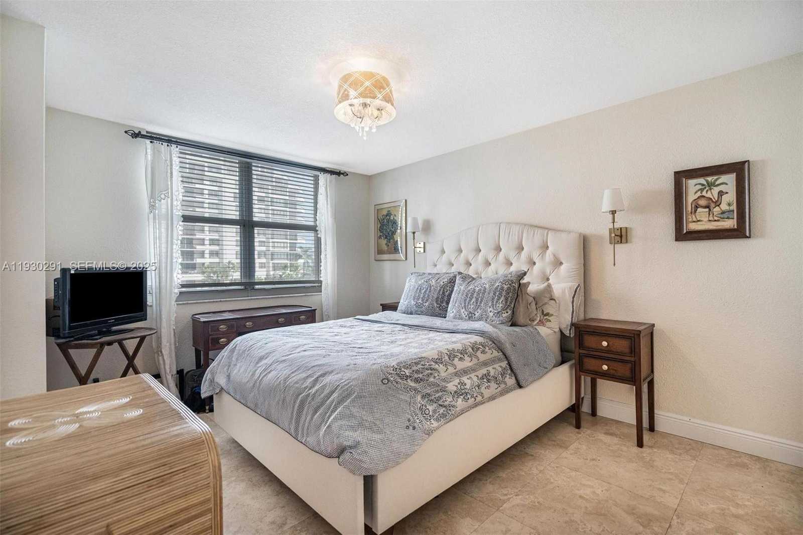 Small Image of 770 CLAUGHTON ISLAND DR #503, Miami Number 12