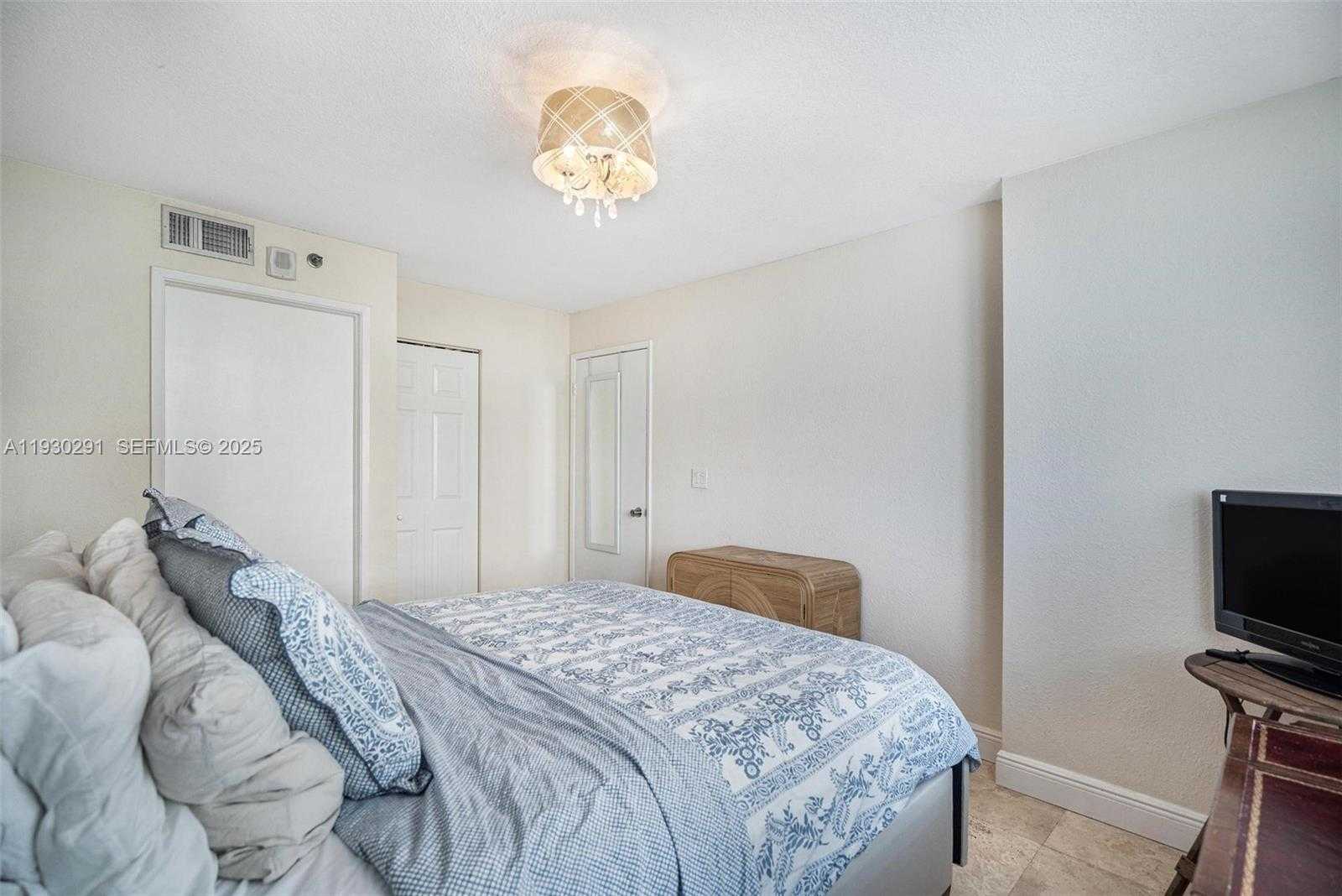 Small Image of 770 CLAUGHTON ISLAND DR #503, Miami Number 13