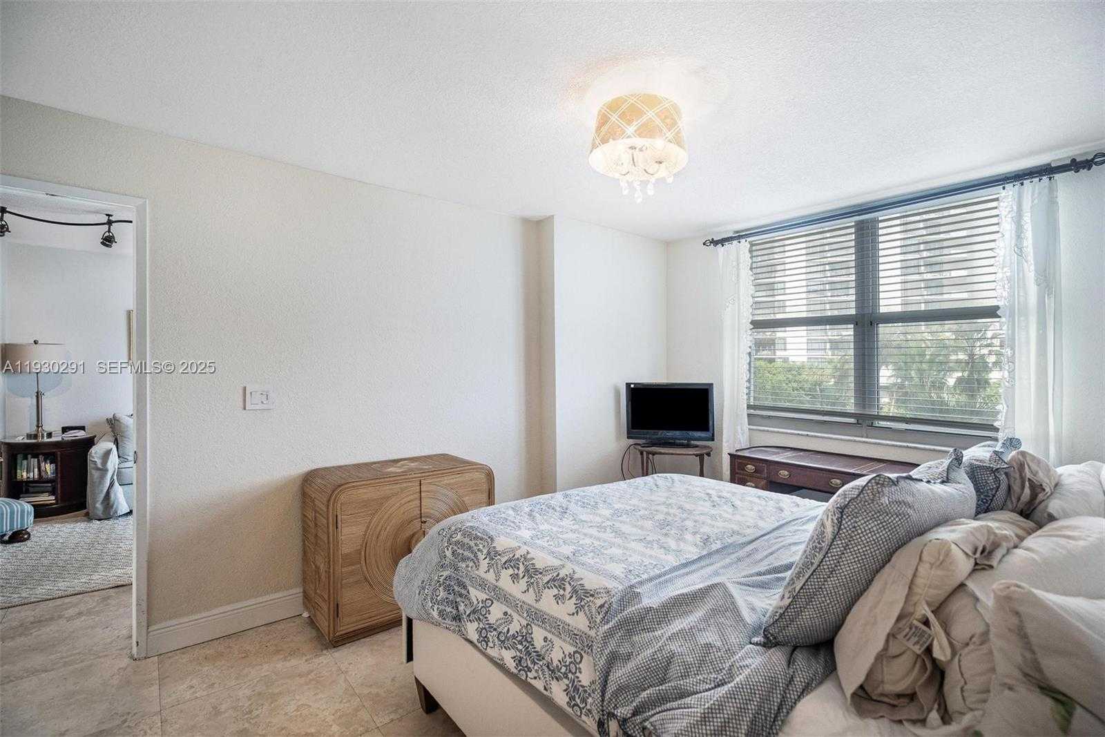 Small Image of 770 CLAUGHTON ISLAND DR #503, Miami Number 14