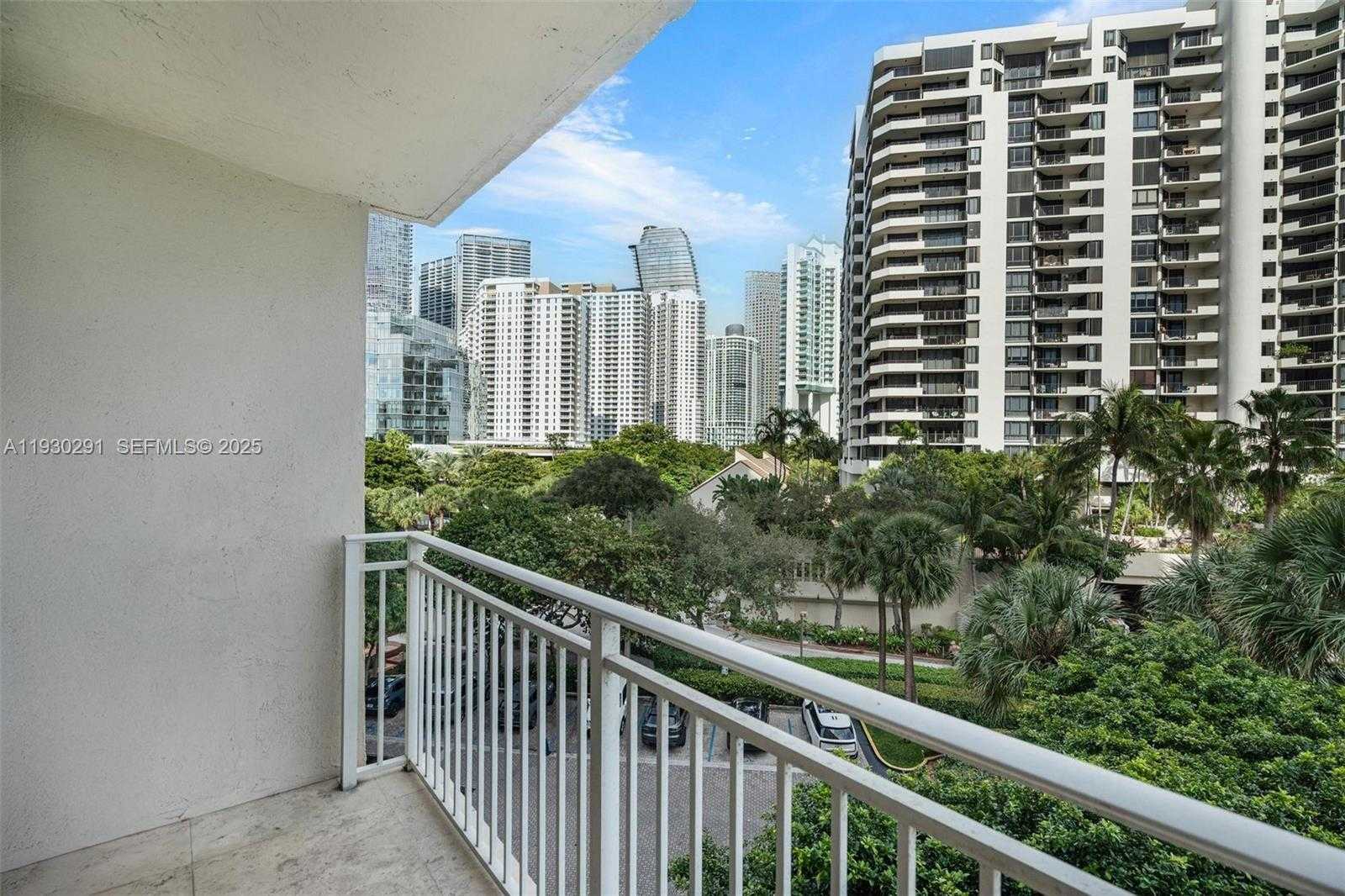 Small Image of 770 CLAUGHTON ISLAND DR #503, Miami Number 21