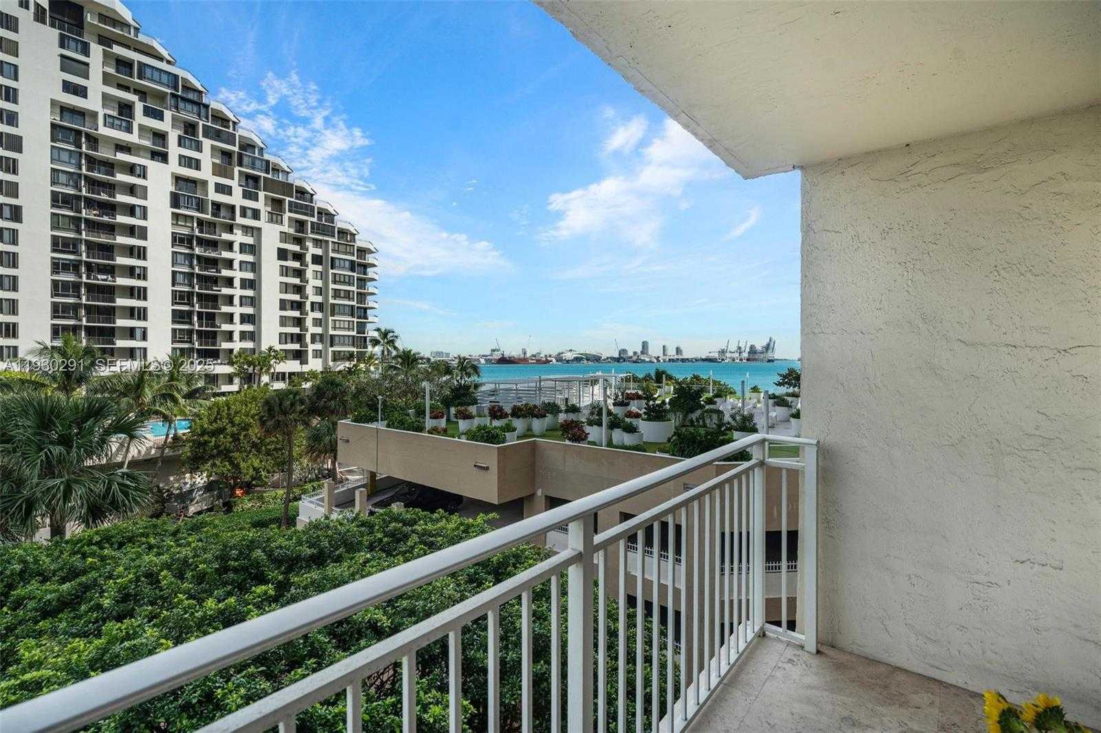 Small Image of 770 CLAUGHTON ISLAND DR #503, Miami Number 22