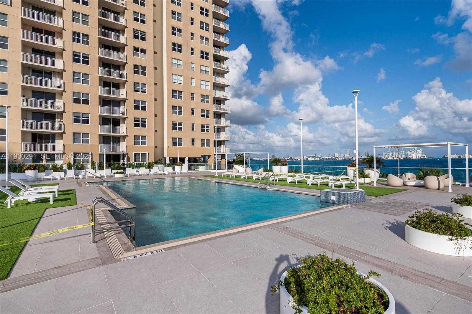Small Image of 770 CLAUGHTON ISLAND DR #503, Miami Number 24