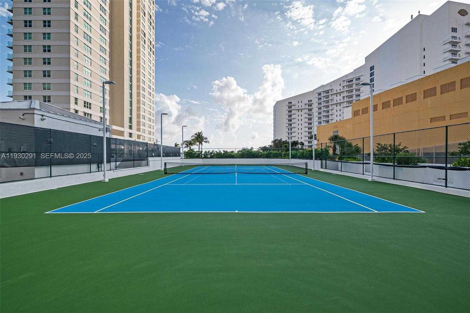 Small Image of 770 CLAUGHTON ISLAND DR #503, Miami Number 27