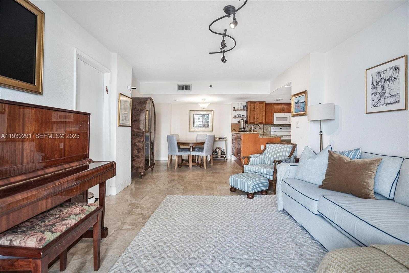 Small Image of 770 CLAUGHTON ISLAND DR #503, Miami Number 3