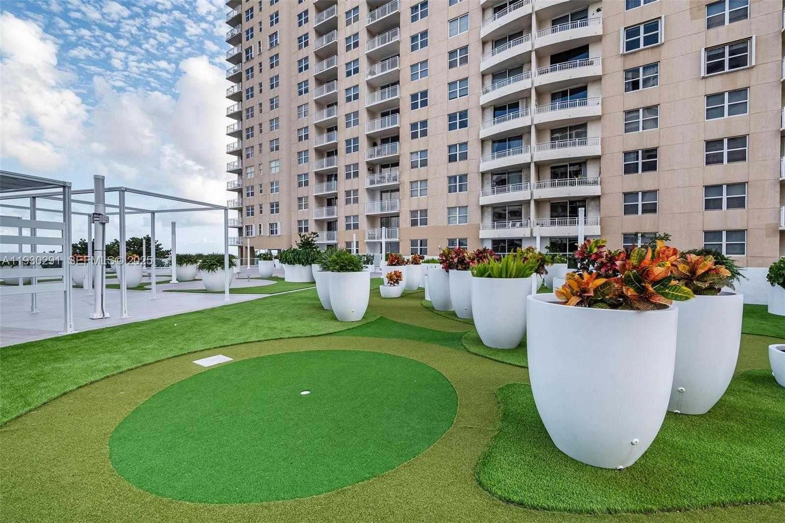 Small Image of 770 CLAUGHTON ISLAND DR #503, Miami Number 36