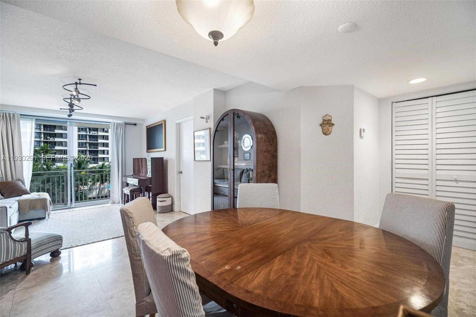 Small Image of 770 CLAUGHTON ISLAND DR #503, Miami Number 4