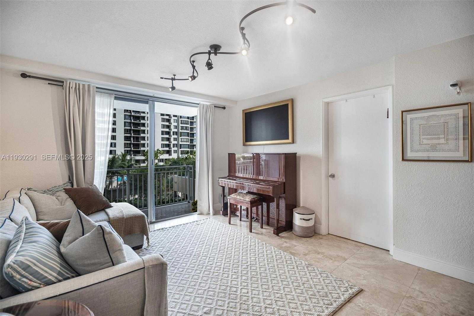 Small Image of 770 CLAUGHTON ISLAND DR #503, Miami Number 5
