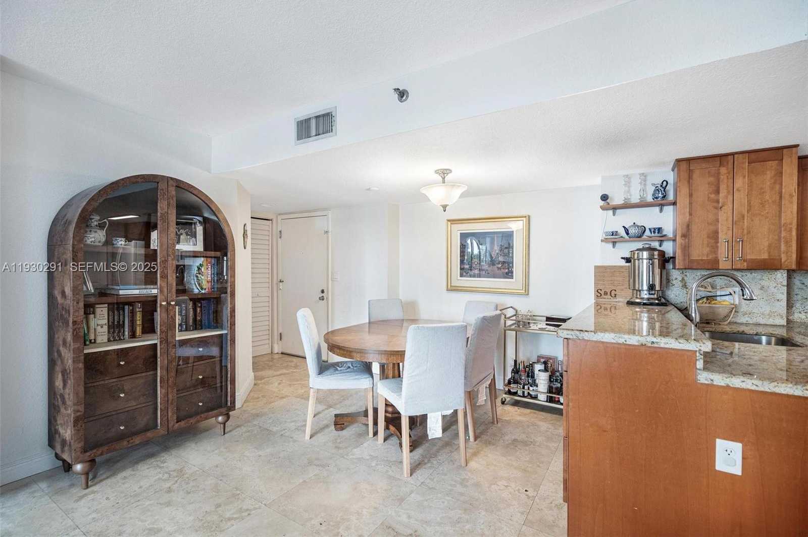 Small Image of 770 CLAUGHTON ISLAND DR #503, Miami Number 6