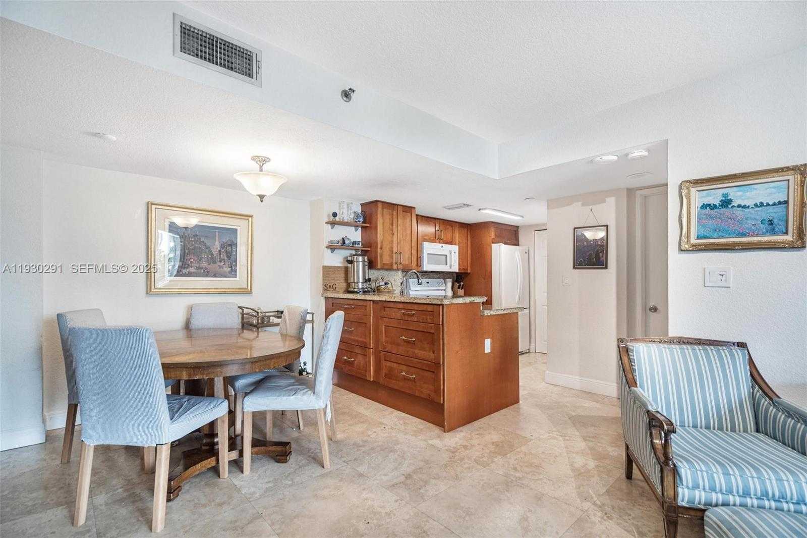 Small Image of 770 CLAUGHTON ISLAND DR #503, Miami Number 8