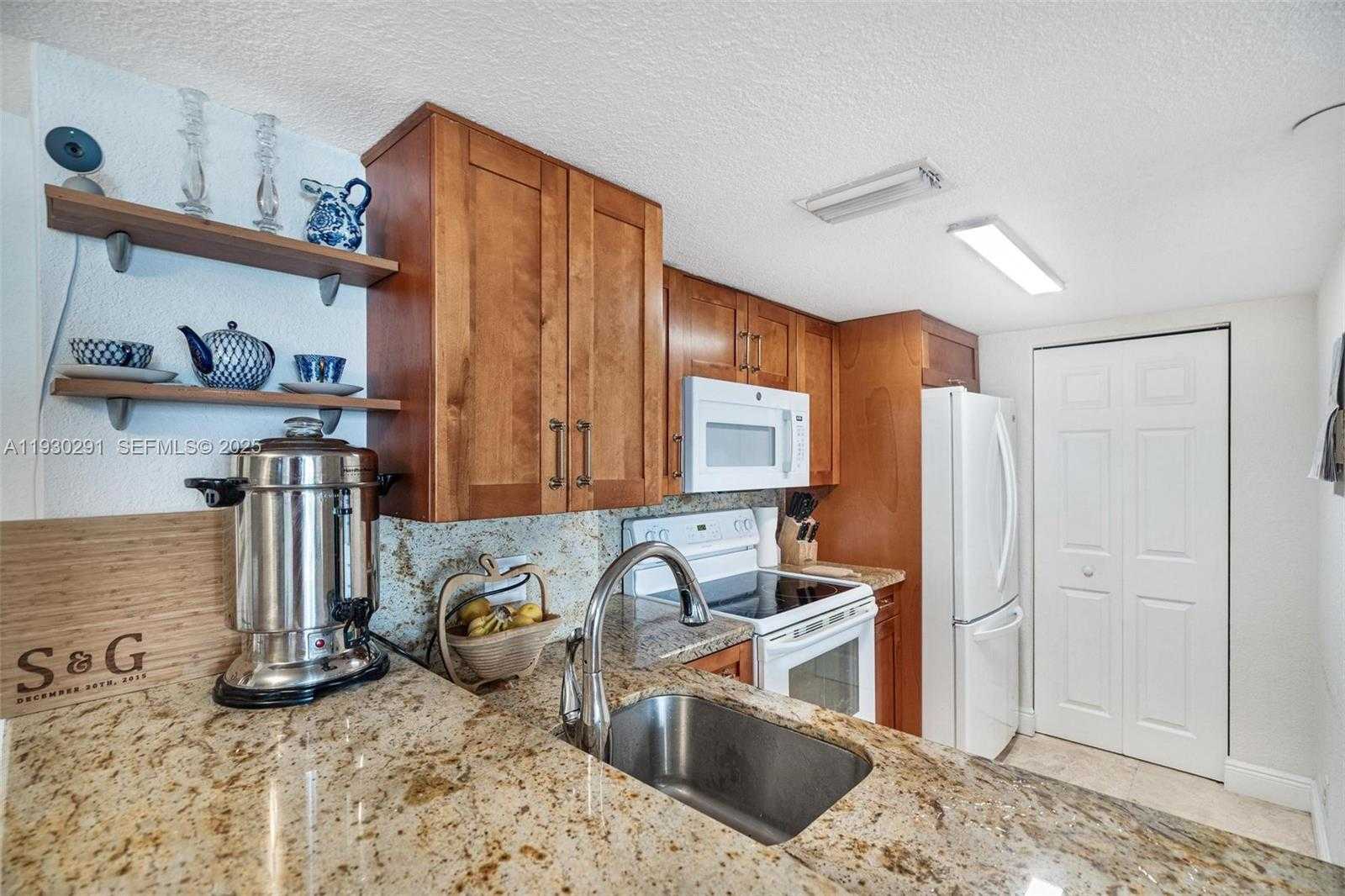 Small Image of 770 CLAUGHTON ISLAND DR #503, Miami Number 9